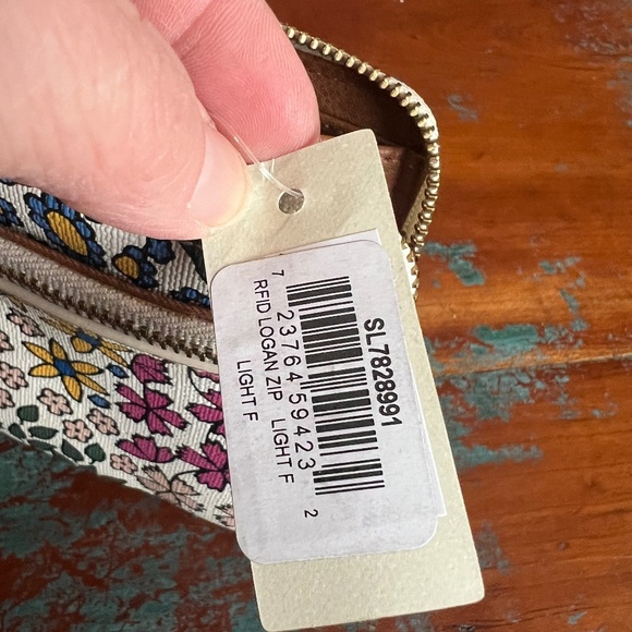 NWT Fossil Logan RFID Zip Around Clutch - Picture 3 of 4